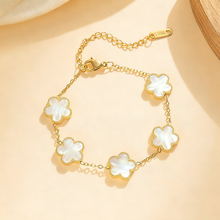 Load image into Gallery viewer, Clover &amp; Gold Chain Bracelet
