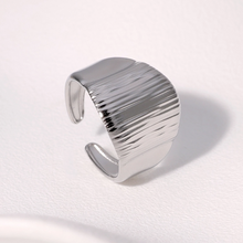 Load image into Gallery viewer, Milan Textured Statement Ring
