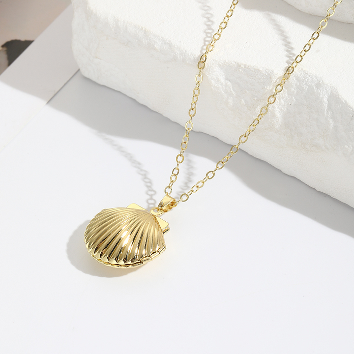 Nautilux Seashell Locket Pendant & Chain